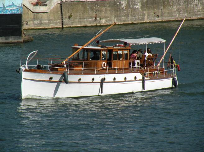  joli bateau sur la Seine